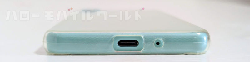 Xperia 10 IV に Xperia 10 III の TPU ケースを装着（下面：USB-Cコネクタ・マイク）